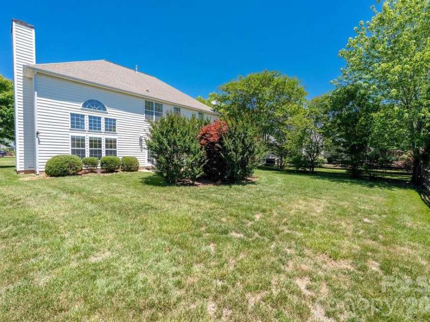 9512 Autumn Applause Drive, Charlotte, NC 28277.  MLS# CAR4382664, YatesRealty ID 23395. 