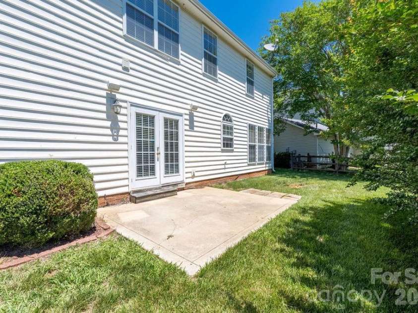 9512 Autumn Applause Drive, Charlotte, NC 28277.  MLS# CAR4382664, YatesRealty ID 23395. 