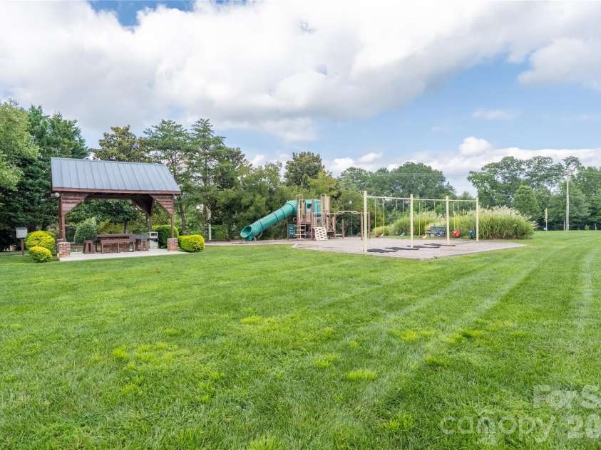 9512 Autumn Applause Drive, Charlotte, NC 28277.  MLS# CAR4382664, YatesRealty ID 23395. 