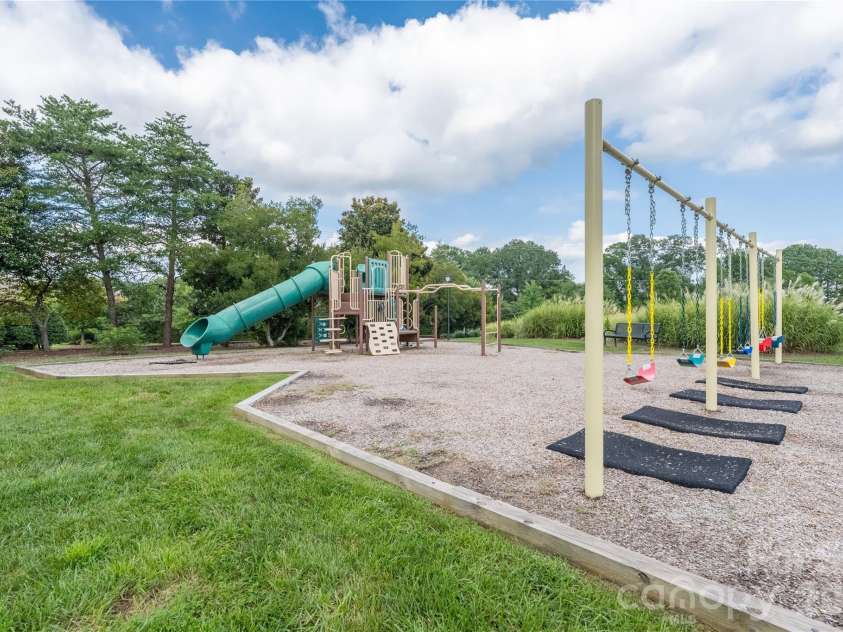9512 Autumn Applause Drive, Charlotte, NC 28277.  MLS# CAR4382664, YatesRealty ID 23395. 