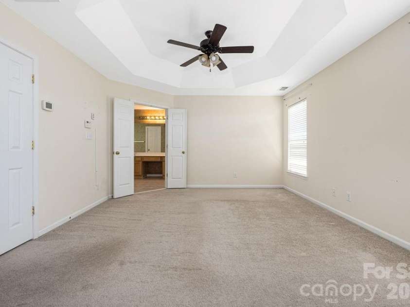 9512 Autumn Applause Drive, Charlotte, NC 28277.  MLS# CAR4382664, YatesRealty ID 23395. Primary bedroom