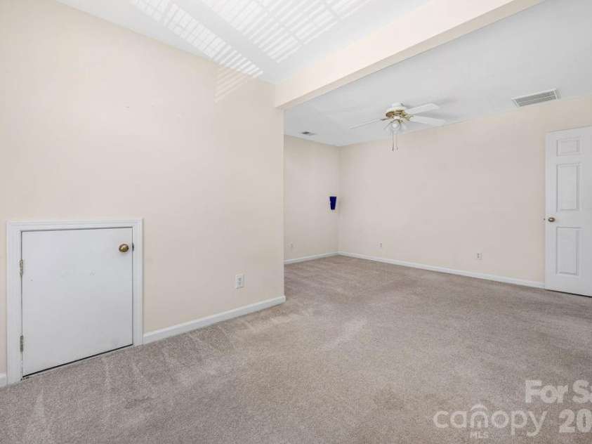 9512 Autumn Applause Drive, Charlotte, NC 28277.  MLS# CAR4382664, YatesRealty ID 23395. Secondary bedroom (2)