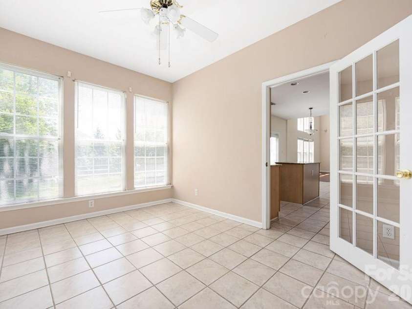 9512 Autumn Applause Drive, Charlotte, NC 28277.  MLS# CAR4382664, YatesRealty ID 23395. Sitting room