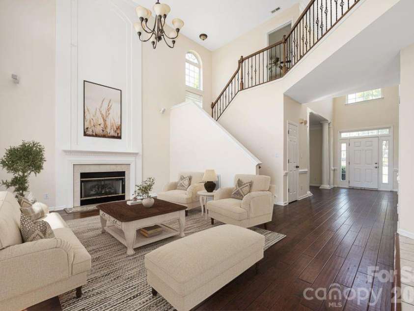 9512 Autumn Applause Drive, Charlotte, NC 28277.  MLS# CAR4382664, YatesRealty ID 23395. Virtually Staged