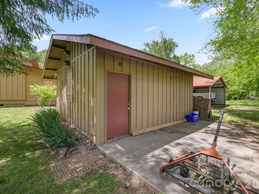 300 Bugle Boy Drive, Cullowhee, NC 28723.  MLS# CAR4383364, YatesRealty ID 23396. 