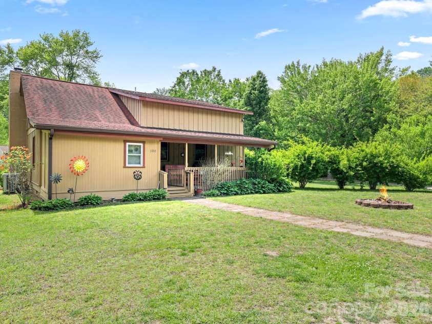300 Bugle Boy Drive, Cullowhee, NC 28723.  MLS# CAR4383364, YatesRealty ID 23396. 