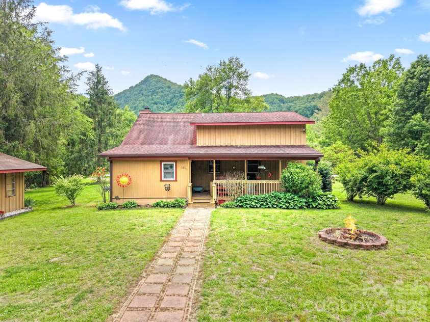 300 Bugle Boy Drive, Cullowhee, NC 28723.  MLS# CAR4383364, YatesRealty ID 23396. 