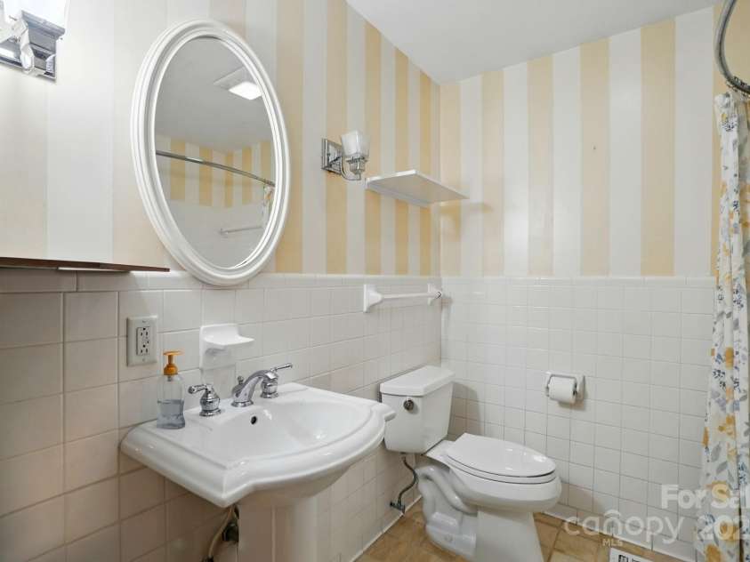 3135 Lake Shore Road, Denver, NC 28037.  MLS# CAR4270161, YatesRealty ID 23396. 