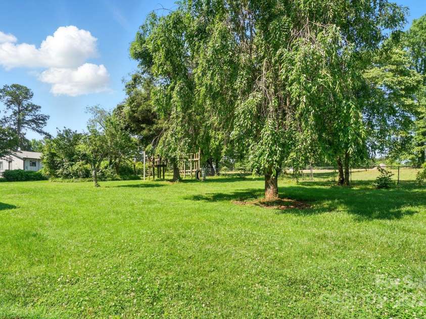 3135 Lake Shore Road, Denver, NC 28037.  MLS# CAR4270161, YatesRealty ID 23396. 