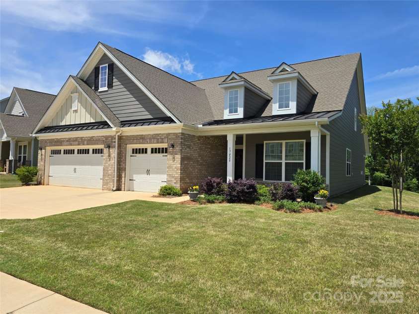 17028 River Race Drive, Huntersville, NC 28078.  MLS# CAR4259977, YatesRealty ID 23397. Welcome to 17028 River Race Drive