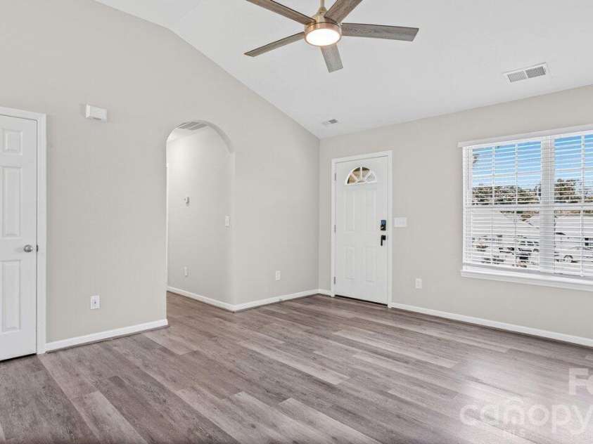 613 Hoskins Ridge Lane, Charlotte, NC 28216.  MLS# CAR4383601, YatesRealty ID 23397. 