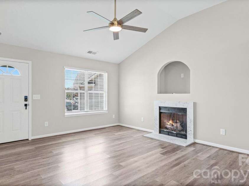 613 Hoskins Ridge Lane, Charlotte, NC 28216.  MLS# CAR4383601, YatesRealty ID 23397. 