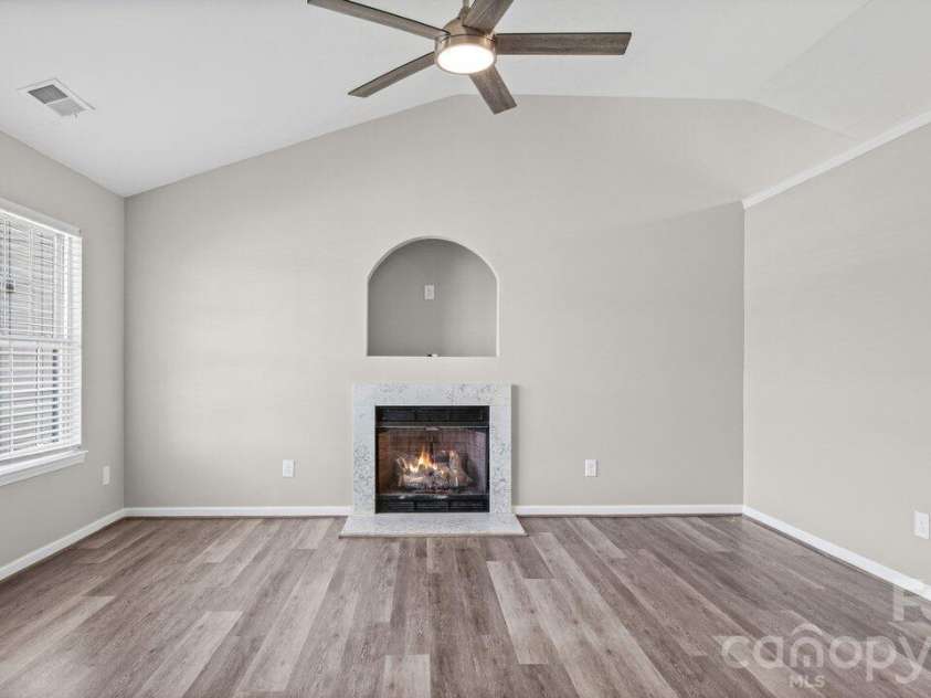 613 Hoskins Ridge Lane, Charlotte, NC 28216.  MLS# CAR4383601, YatesRealty ID 23397. 