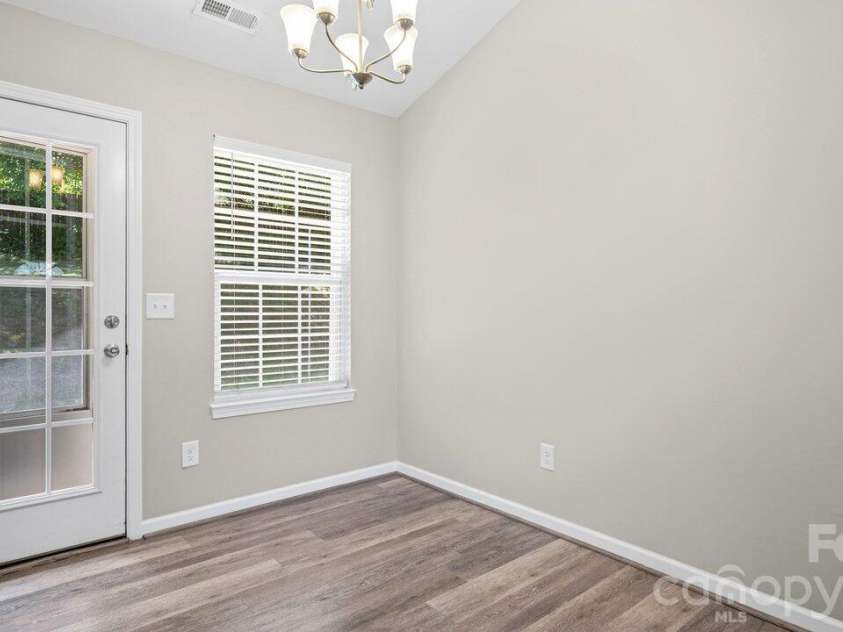 613 Hoskins Ridge Lane, Charlotte, NC 28216.  MLS# CAR4383601, YatesRealty ID 23397. 