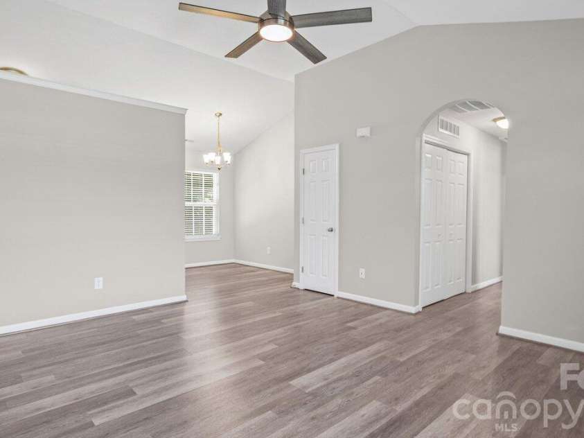 613 Hoskins Ridge Lane, Charlotte, NC 28216.  MLS# CAR4383601, YatesRealty ID 23397. 