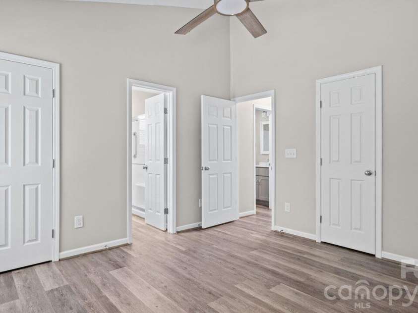 613 Hoskins Ridge Lane, Charlotte, NC 28216.  MLS# CAR4383601, YatesRealty ID 23397. 