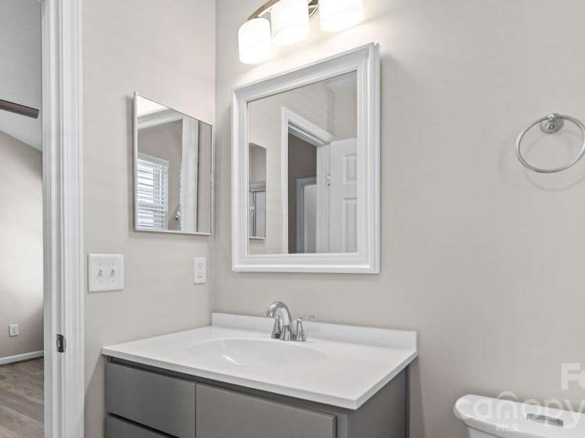 613 Hoskins Ridge Lane, Charlotte, NC 28216.  MLS# CAR4383601, YatesRealty ID 23397. 