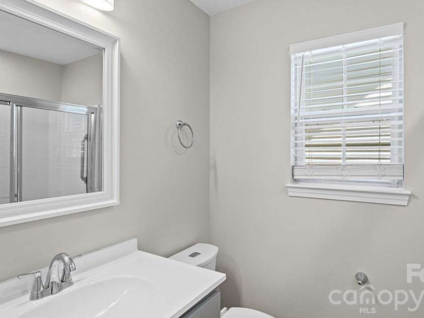 613 Hoskins Ridge Lane, Charlotte, NC 28216.  MLS# CAR4383601, YatesRealty ID 23397. 