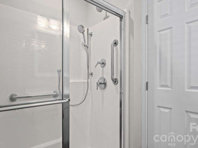 613 Hoskins Ridge Lane, Charlotte, NC 28216.  MLS# CAR4383601, YatesRealty ID 23397. 