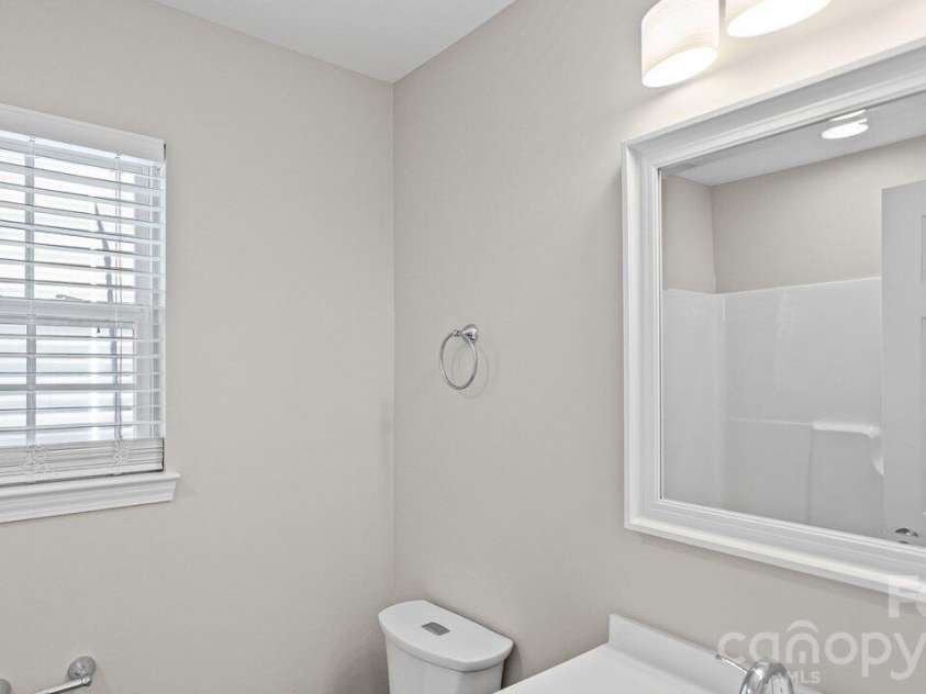 613 Hoskins Ridge Lane, Charlotte, NC 28216.  MLS# CAR4383601, YatesRealty ID 23397. 