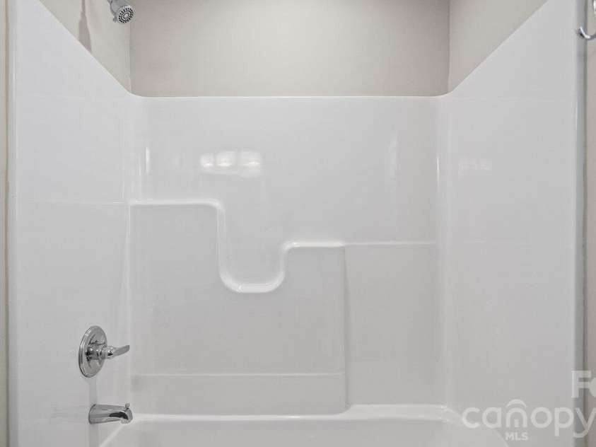613 Hoskins Ridge Lane, Charlotte, NC 28216.  MLS# CAR4383601, YatesRealty ID 23397. 