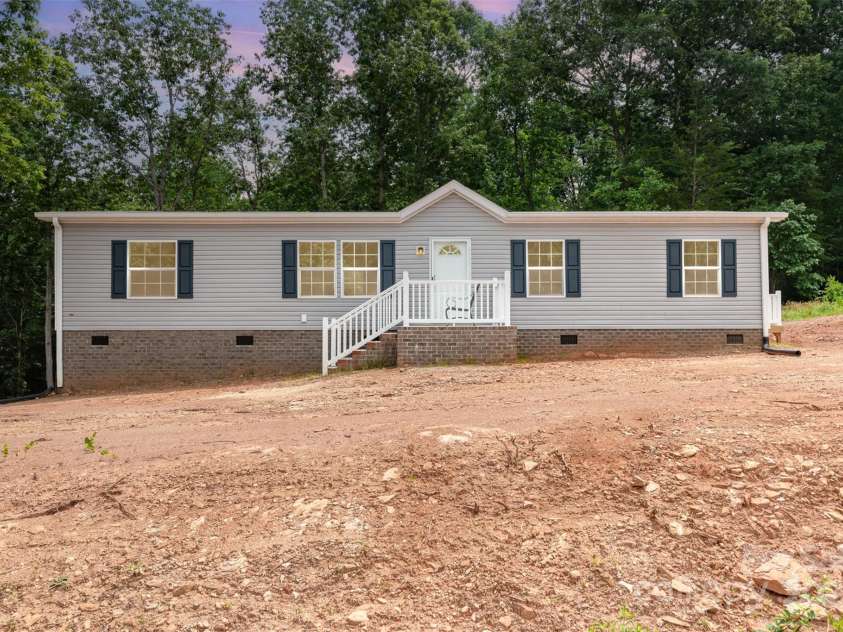 5090 Beaver Dam Way, Bessemer City, NC 28016.  MLS# CAR4266608, YatesRealty ID 23398. 