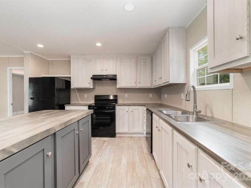 5090 Beaver Dam Way, Bessemer City, NC 28016.  MLS# CAR4266608, YatesRealty ID 23398. 