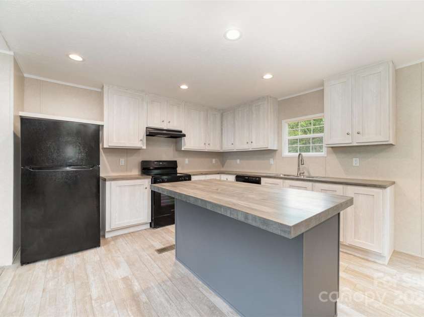 5090 Beaver Dam Way, Bessemer City, NC 28016.  MLS# CAR4266608, YatesRealty ID 23398. 