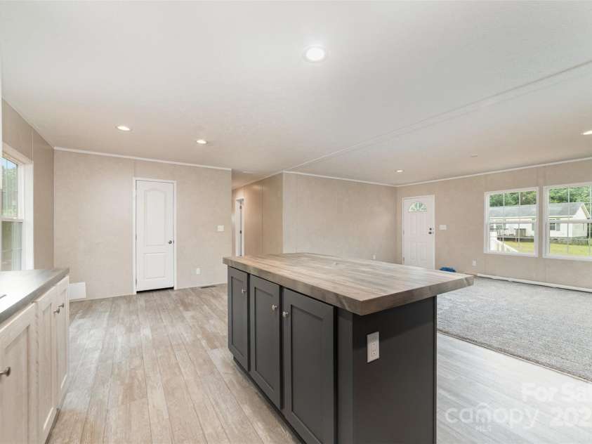 5090 Beaver Dam Way, Bessemer City, NC 28016.  MLS# CAR4266608, YatesRealty ID 23398. 