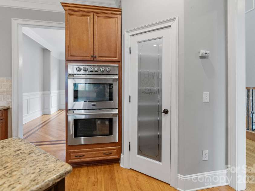 116 Whispering Cove Court, Mooresville, NC 28117.  MLS# CAR4242039, YatesRealty ID 23399. Walk-In Pantry