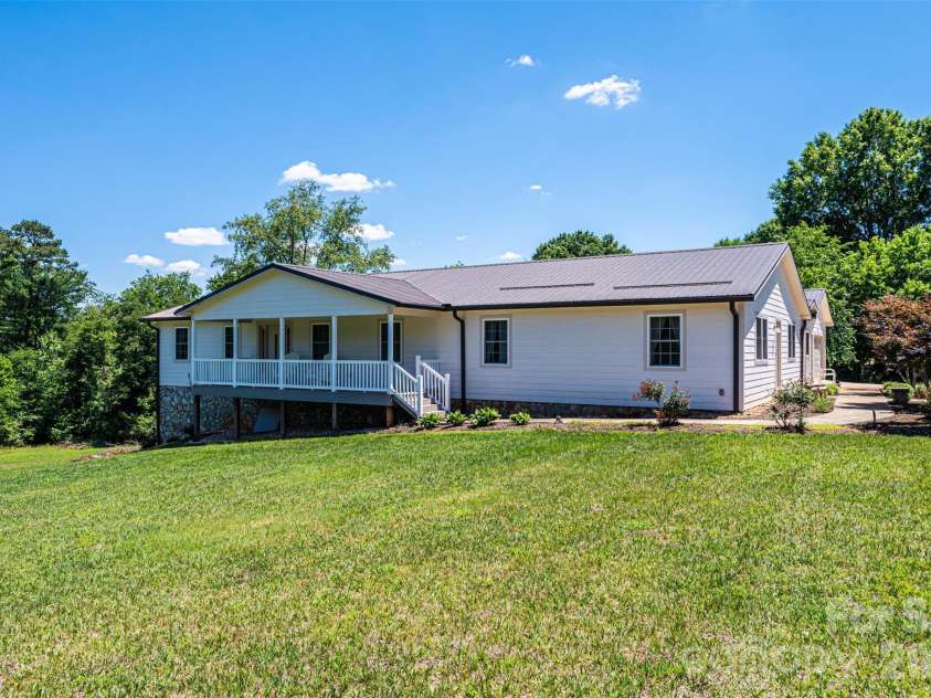 460 Sunset Street, Granite Falls, NC 28630.  MLS# CAR4382818, YatesRealty ID 23399. 