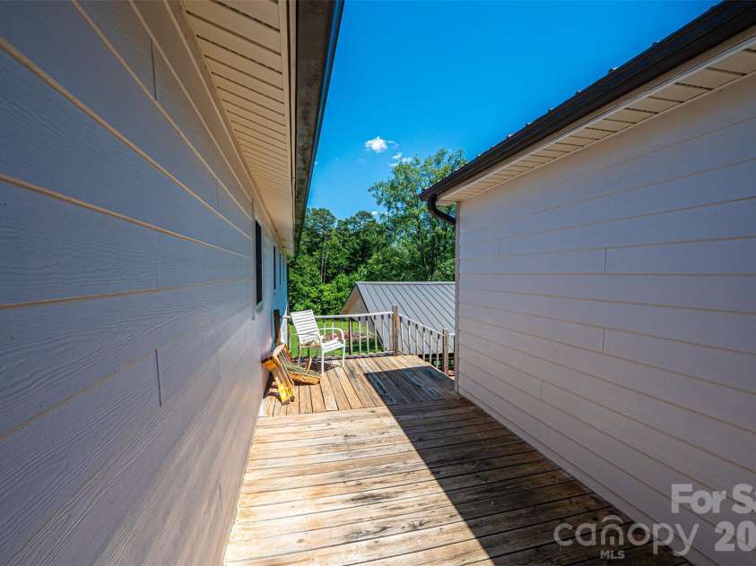 460 Sunset Street, Granite Falls, NC 28630.  MLS# CAR4382818, YatesRealty ID 23399. 