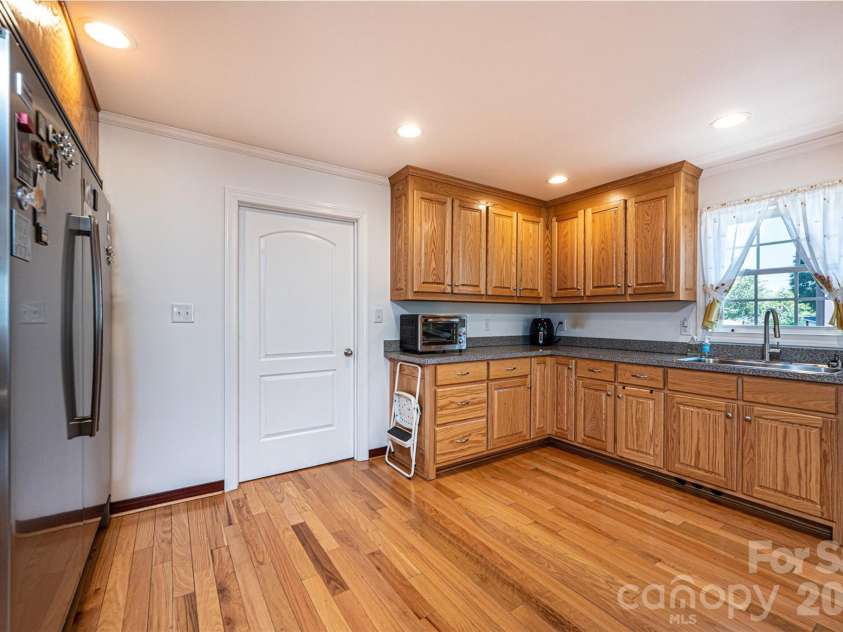 460 Sunset Street, Granite Falls, NC 28630.  MLS# CAR4382818, YatesRealty ID 23399. 