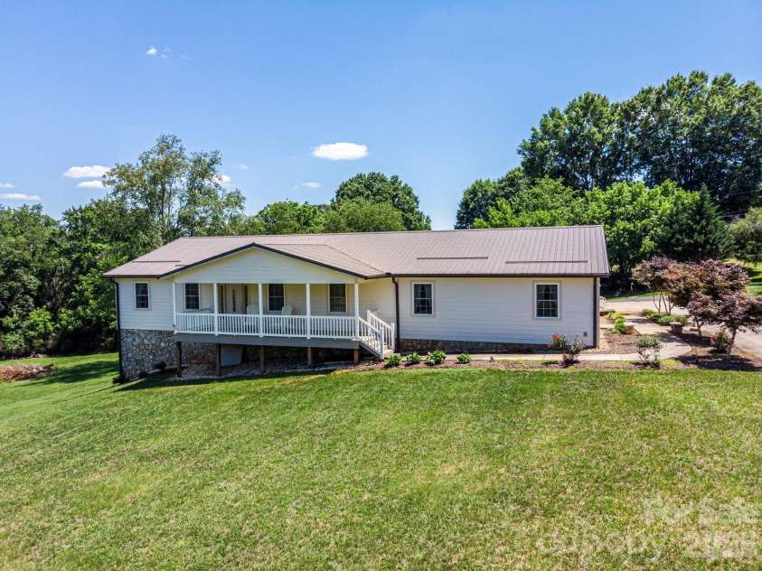 460 Sunset Street, Granite Falls, NC 28630.  MLS# CAR4382818, YatesRealty ID 23399. 