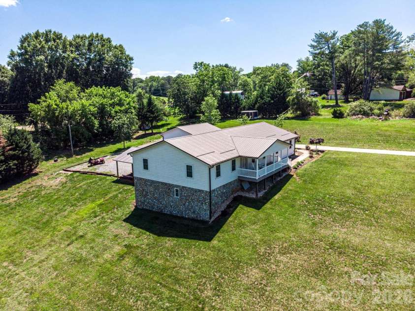 460 Sunset Street, Granite Falls, NC 28630.  MLS# CAR4382818, YatesRealty ID 23399. 