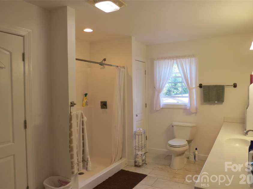 460 Sunset Street, Granite Falls, NC 28630.  MLS# CAR4382818, YatesRealty ID 23399. Bathroom 1