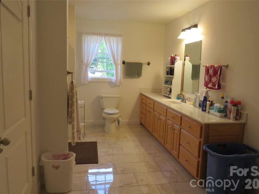 460 Sunset Street, Granite Falls, NC 28630.  MLS# CAR4382818, YatesRealty ID 23399. Bathroom 1