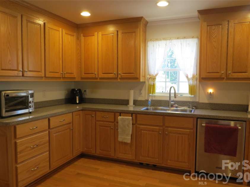 460 Sunset Street, Granite Falls, NC 28630.  MLS# CAR4382818, YatesRealty ID 23399. Kitchen