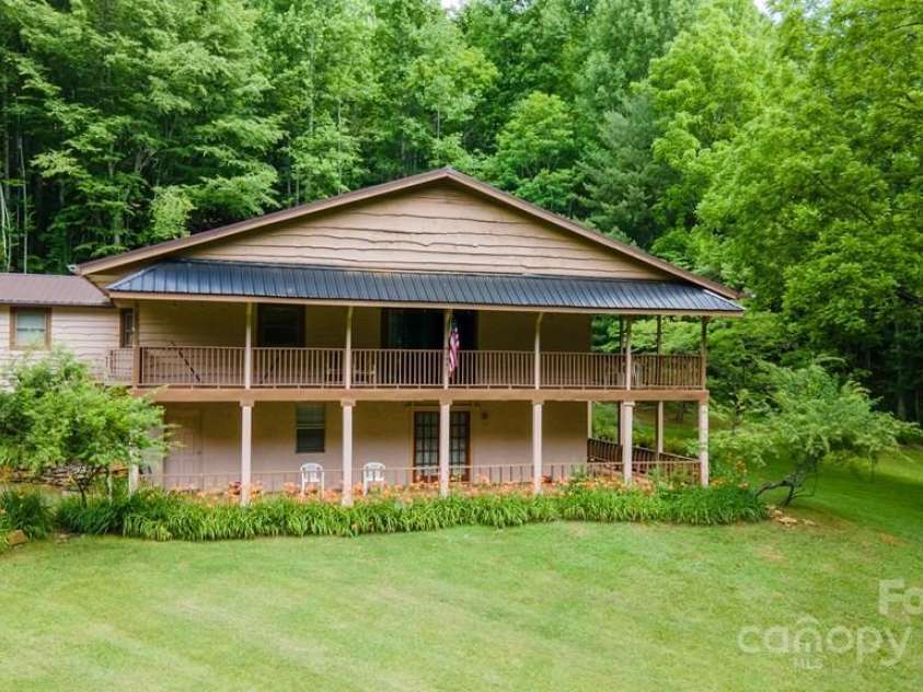715 Anderson Creek Road, Franklin, NC 28734.  MLS# CAR4193373, YatesRealty ID 234. 