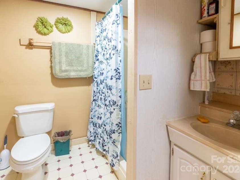 715 Anderson Creek Road, Franklin, NC 28734.  MLS# CAR4193373, YatesRealty ID 234. 