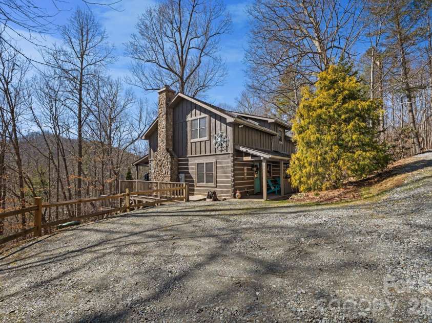 135 Jake Trail, Vilas, NC 28692.  MLS# CAR4351202, YatesRealty ID 2340. 