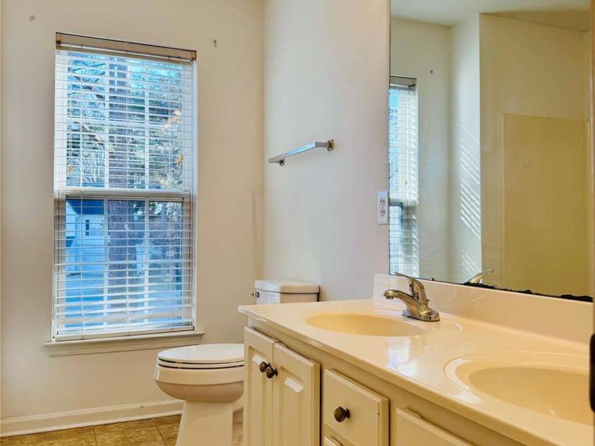 7411 Gate Key Court, Stanley, NC 28164.  MLS# CAR4335011, YatesRealty ID 2340. 2nd Bathroom view from entrance w/ Window.