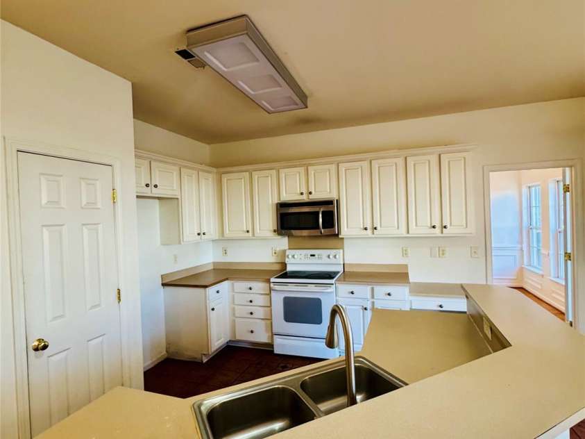 7411 Gate Key Court, Stanley, NC 28164.  MLS# CAR4335011, YatesRealty ID 2340. Kitchen.