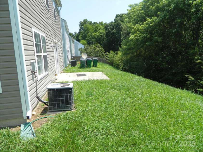 10516 Pickerel Lane, Charlotte, NC 28213.  MLS# CAR4268381, YatesRealty ID 23401. 