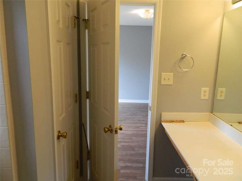 10516 Pickerel Lane, Charlotte, NC 28213.  MLS# CAR4268381, YatesRealty ID 23401. 