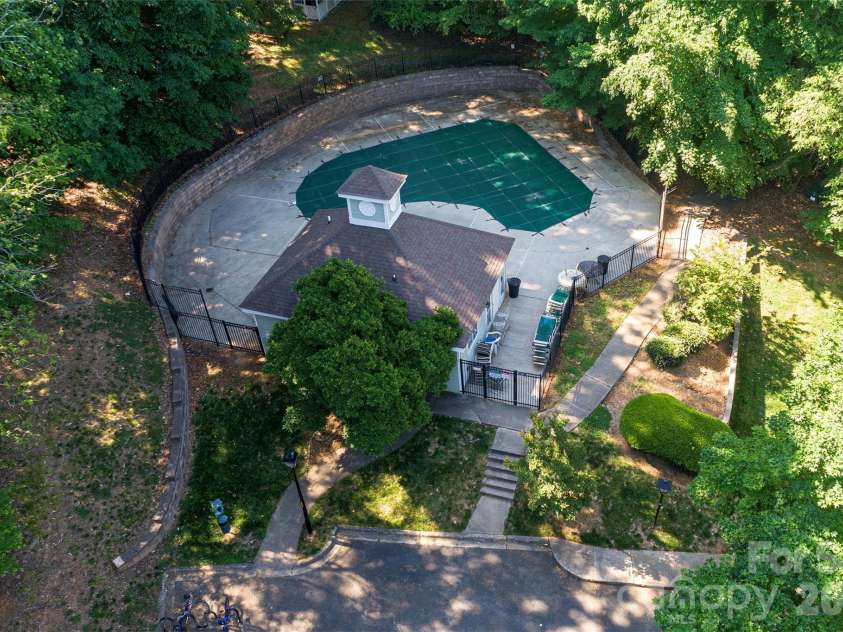 6500 Clavell Lane, Charlotte, NC 28210.  MLS# CAR4379511, YatesRealty ID 23401. Community Pool