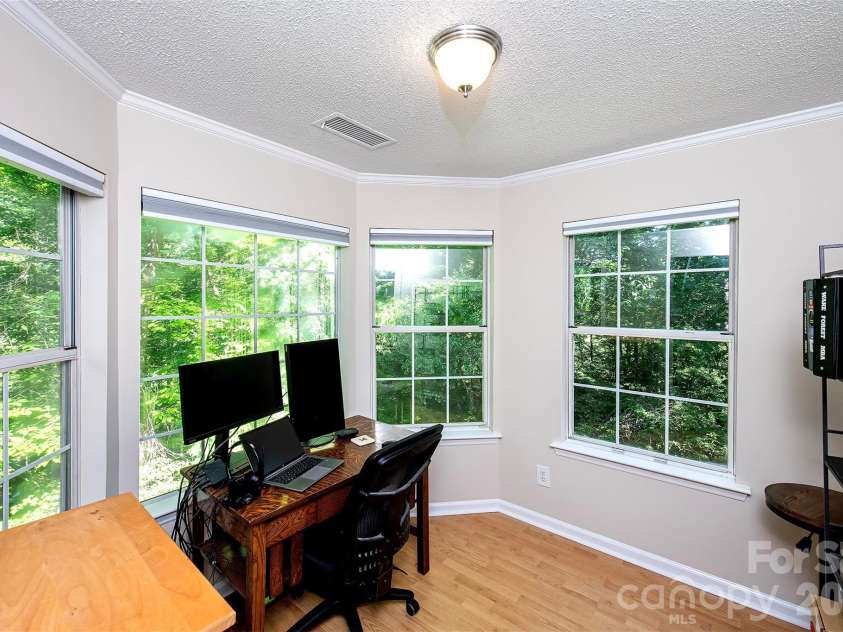 6500 Clavell Lane, Charlotte, NC 28210.  MLS# CAR4379511, YatesRealty ID 23401. Light filled Office - perfect WFH space!
