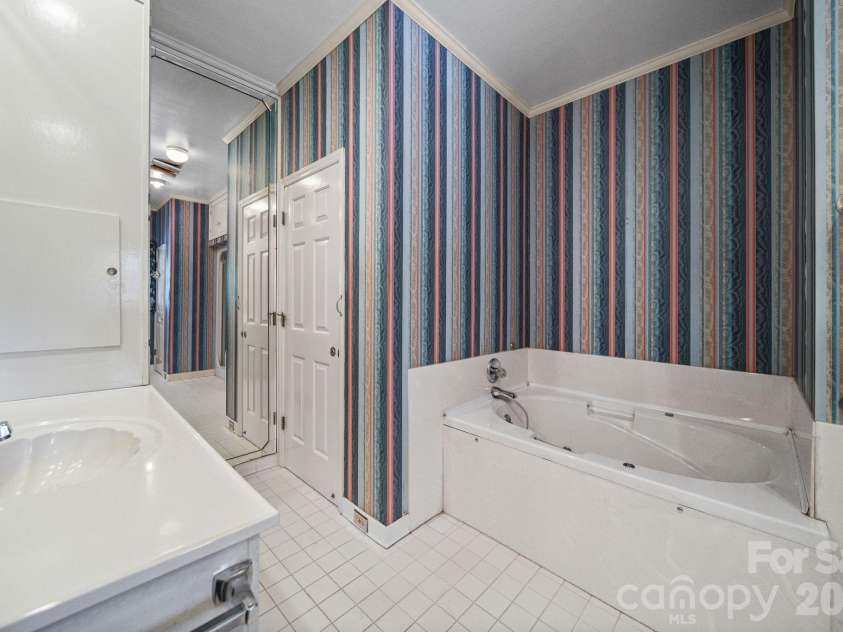 1510 Jackson Road, Gastonia, NC 28052.  MLS# CAR4383504, YatesRealty ID 23402. 