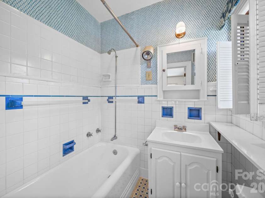 1510 Jackson Road, Gastonia, NC 28052.  MLS# CAR4383504, YatesRealty ID 23402. 