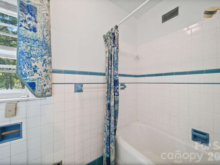 1510 Jackson Road, Gastonia, NC 28052.  MLS# CAR4383504, YatesRealty ID 23402. 